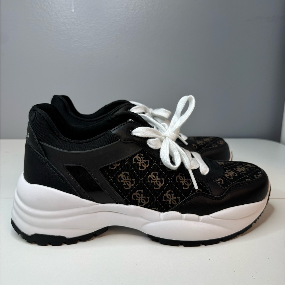 Guess 9.5 women Black Sneakers - Picture 2 of 6